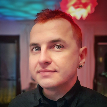 Portrait photo of a cheerful person